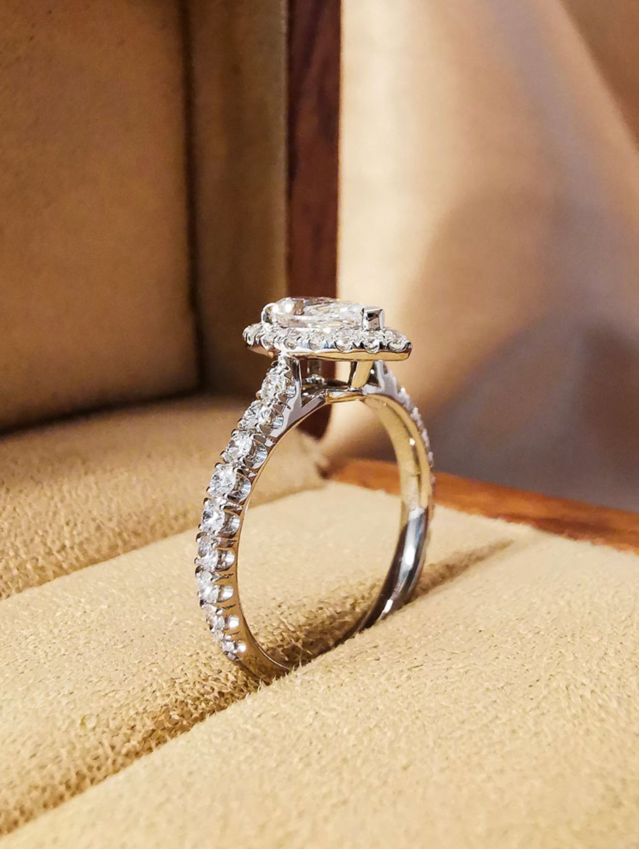 2.0CT Pear Cut Diamond Halo ring 18K White Gold Engagement Ring Promise Ring Anniversary Ring