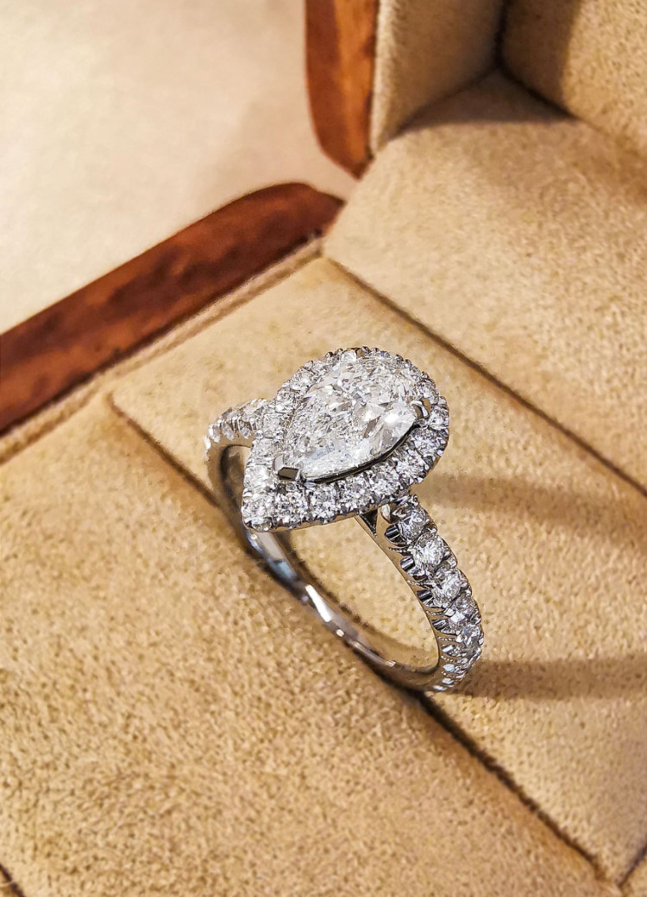 2.0CT Pear Cut Diamond Halo ring 18K White Gold Engagement Ring Promise Ring Anniversary Ring