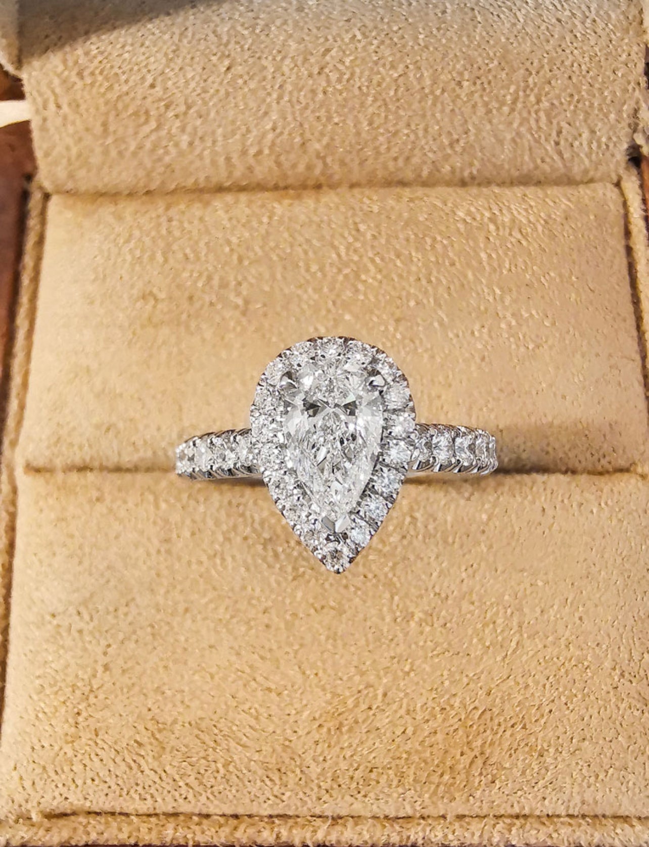 2.0CT Pear Cut Diamond Halo ring 18K White Gold Engagement Ring Promise Ring Anniversary Ring