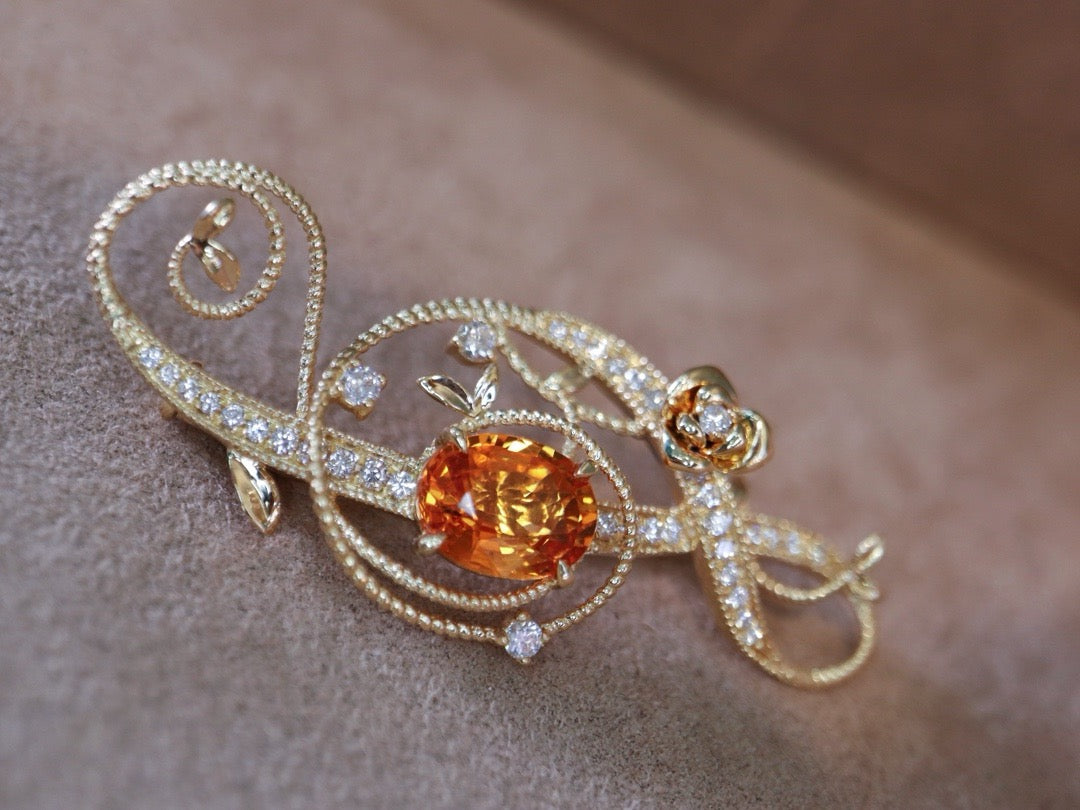 Château de Romance – Fanta Garnet Melody Brooch