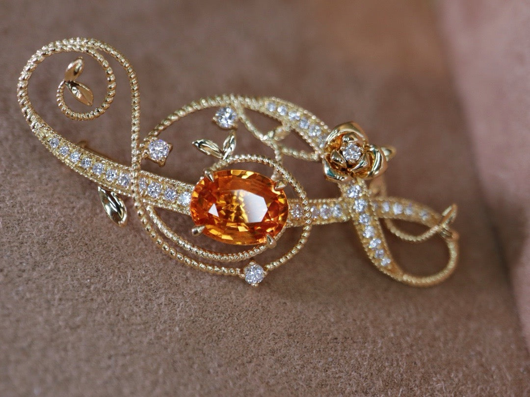 Château de Romance – Fanta Garnet Melody Brooch