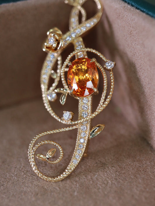 Château de Romance – Fanta Garnet Melody Brooch