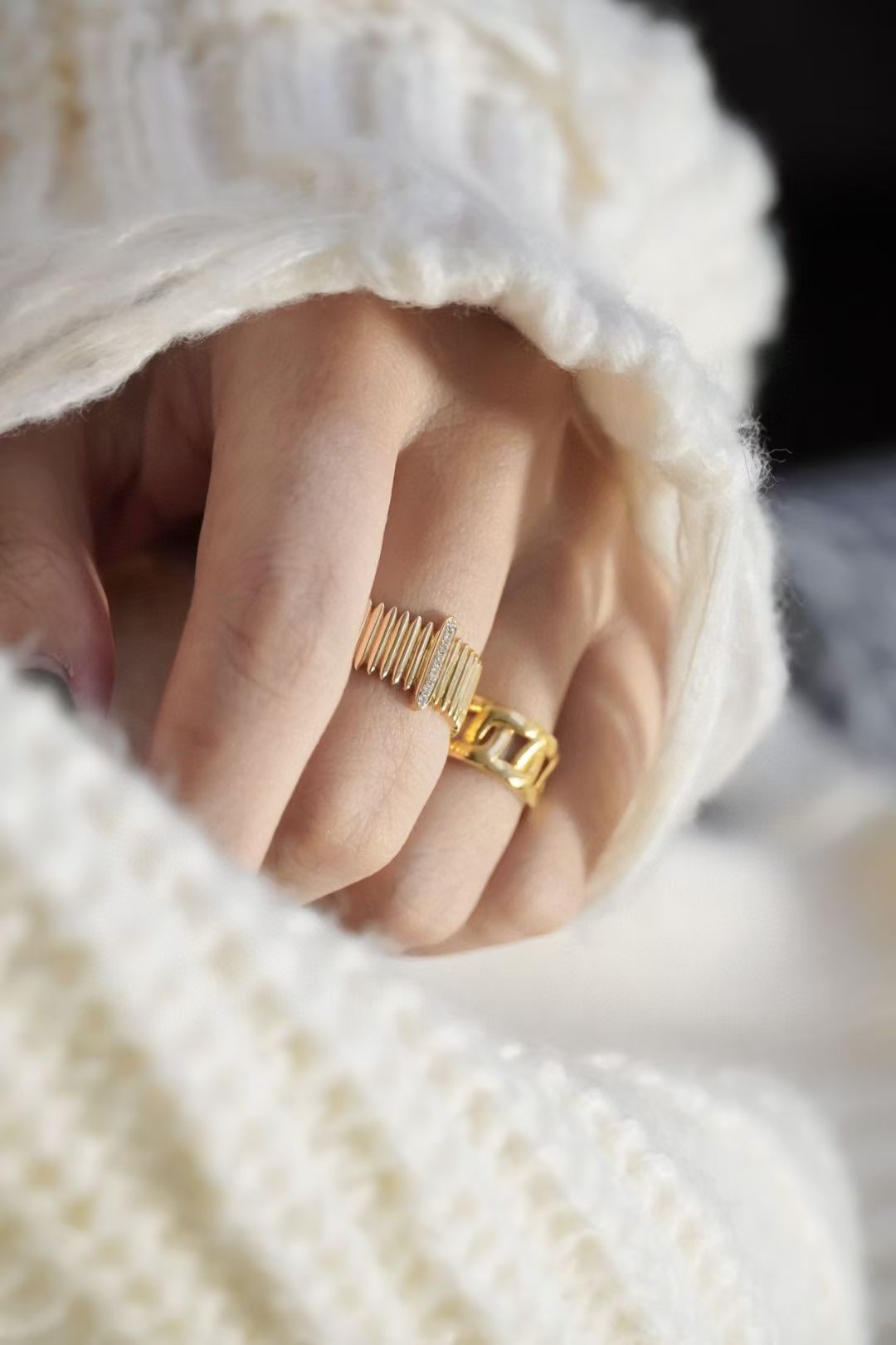 Serwa Jewellery | The Golden Echo of Paris