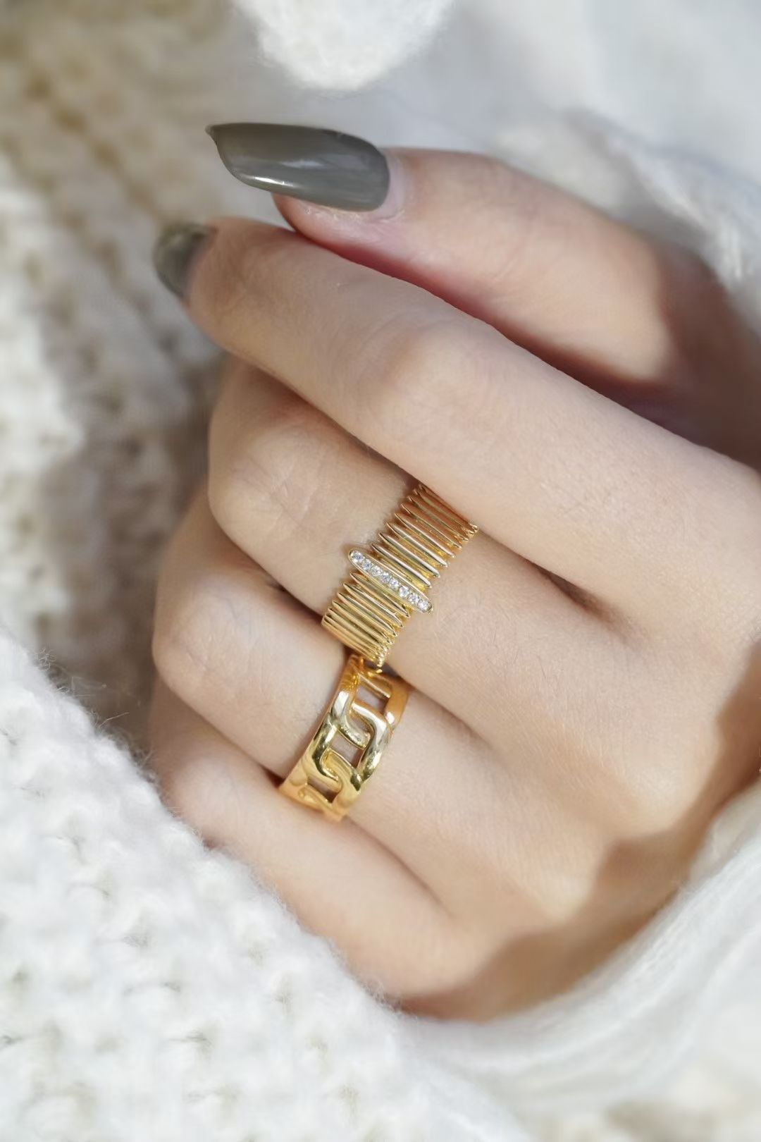 Serwa Jewellery | The Golden Echo of Paris