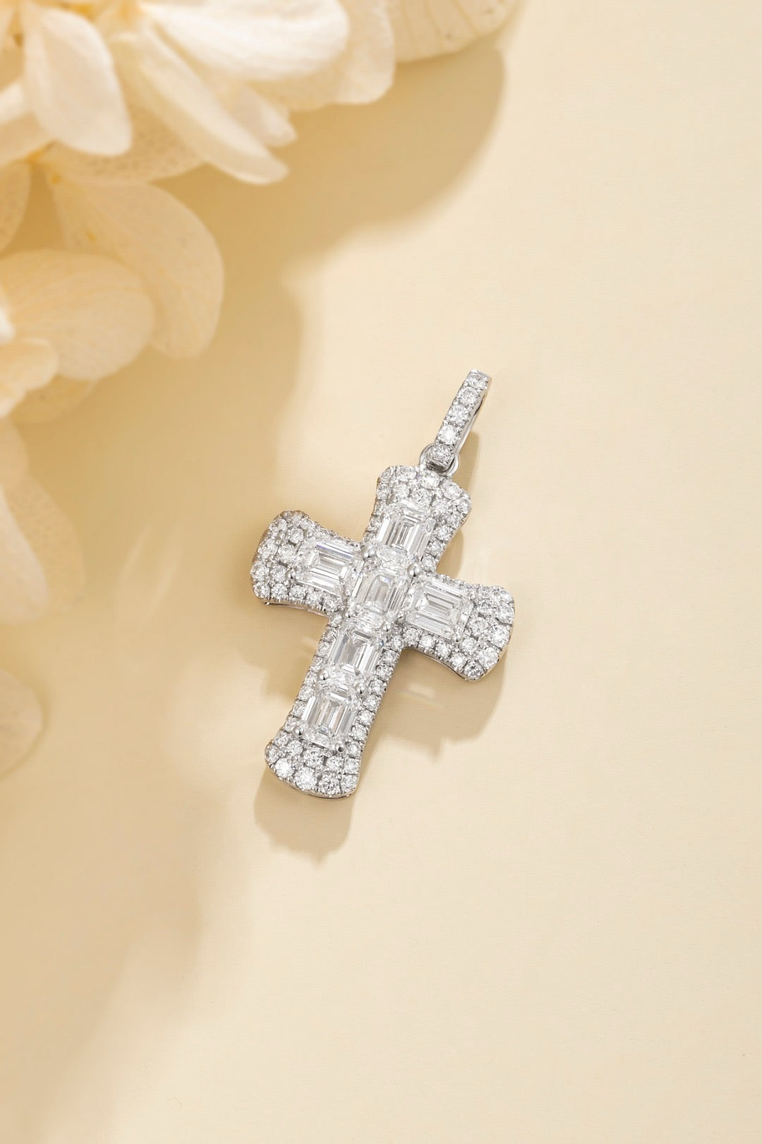 Serwa Jewellery | Divine Cross – 14K Gold Lab-Grown Diamond Pendant
