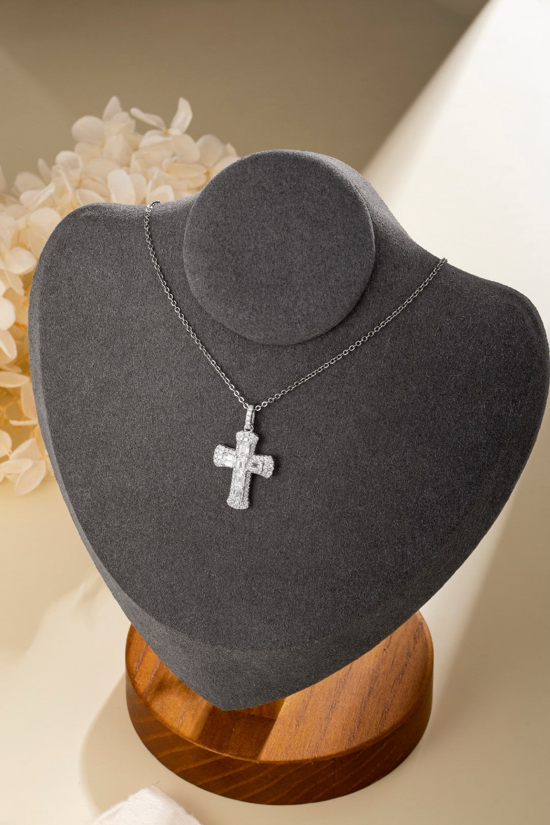 Serwa Jewellery | Divine Cross – 14K Gold Lab-Grown Diamond Pendant