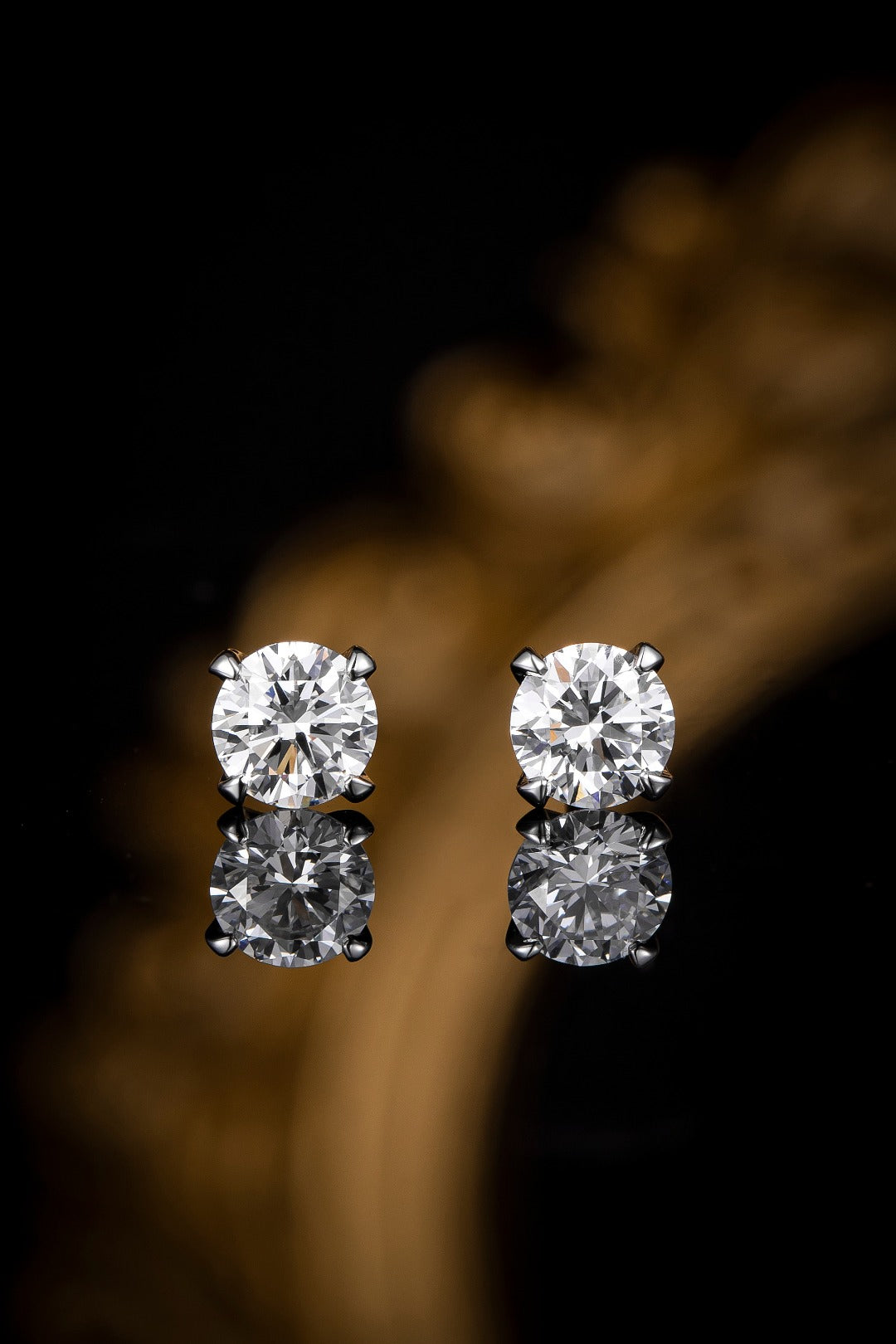 Serwa Jewellery | Pure Brilliance – 18K Gold Lab-Grown Diamond Stud Earrings