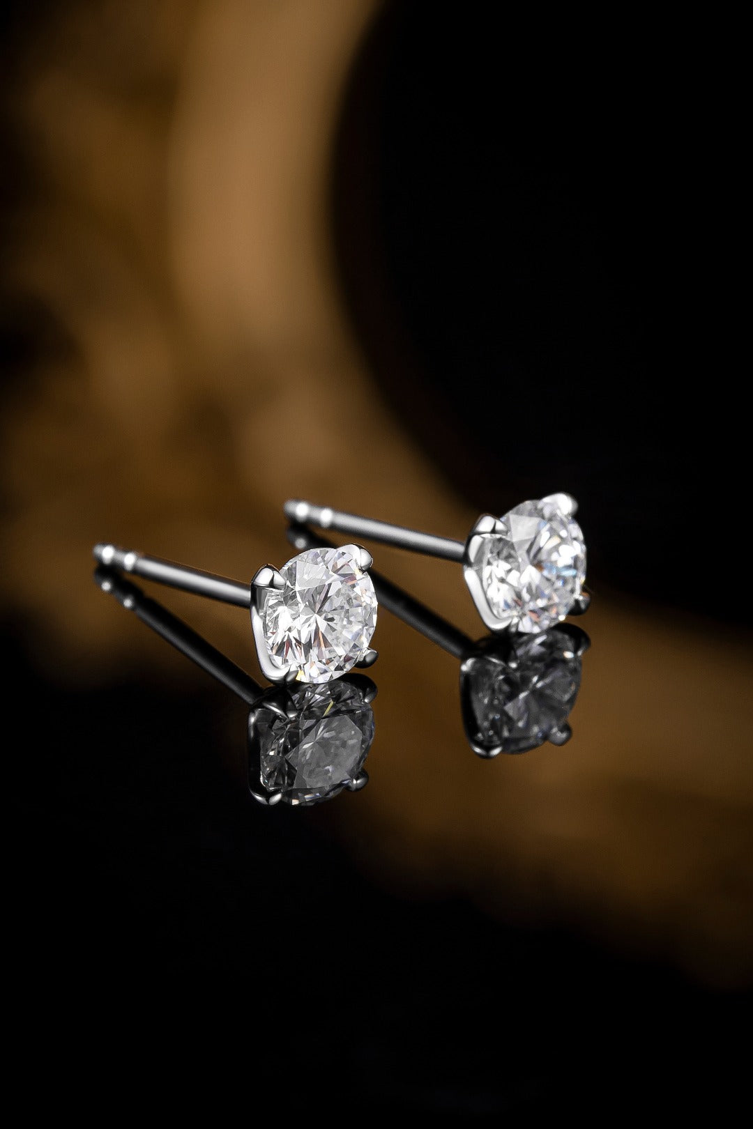 Serwa Jewellery | Pure Brilliance – 18K Gold Lab-Grown Diamond Stud Earrings