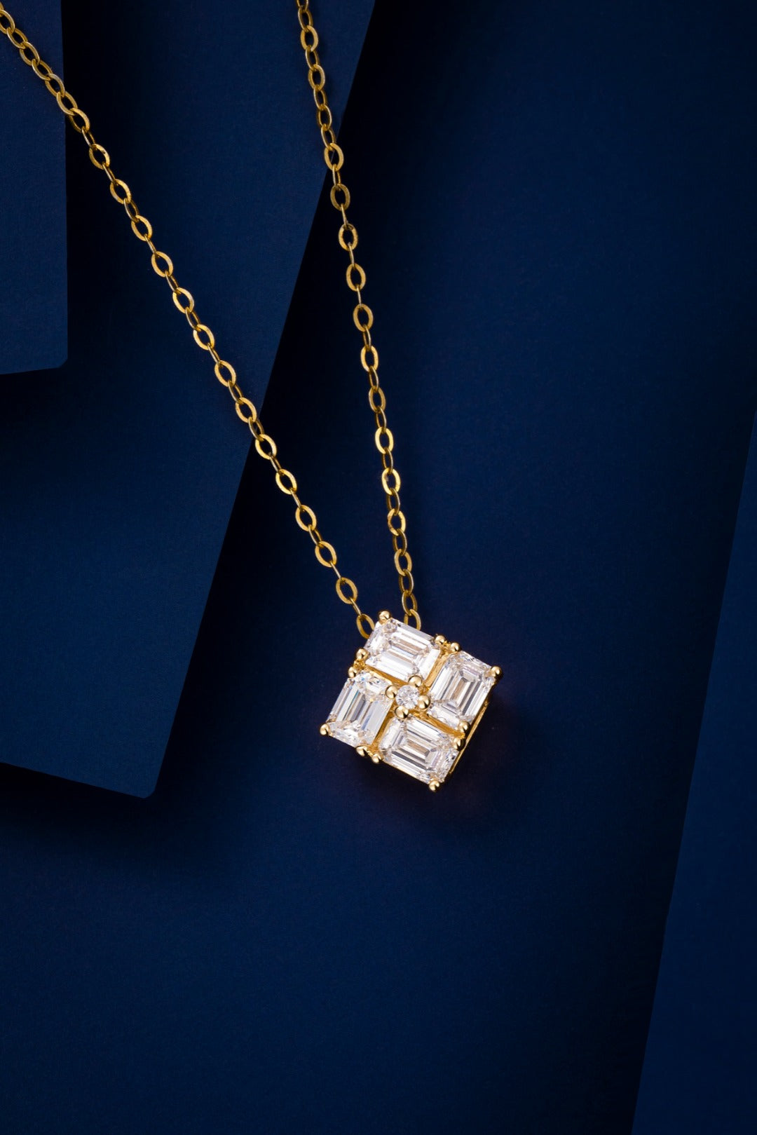 Serwa Jewellery | Radiant Solitaire – 18K Gold Lab-Grown Diamond Pendant