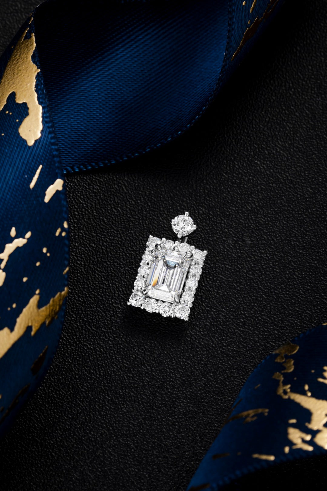 Serwa Jewellery | Luminous Orbit – PT900 Lab-Grown Diamond Pendant