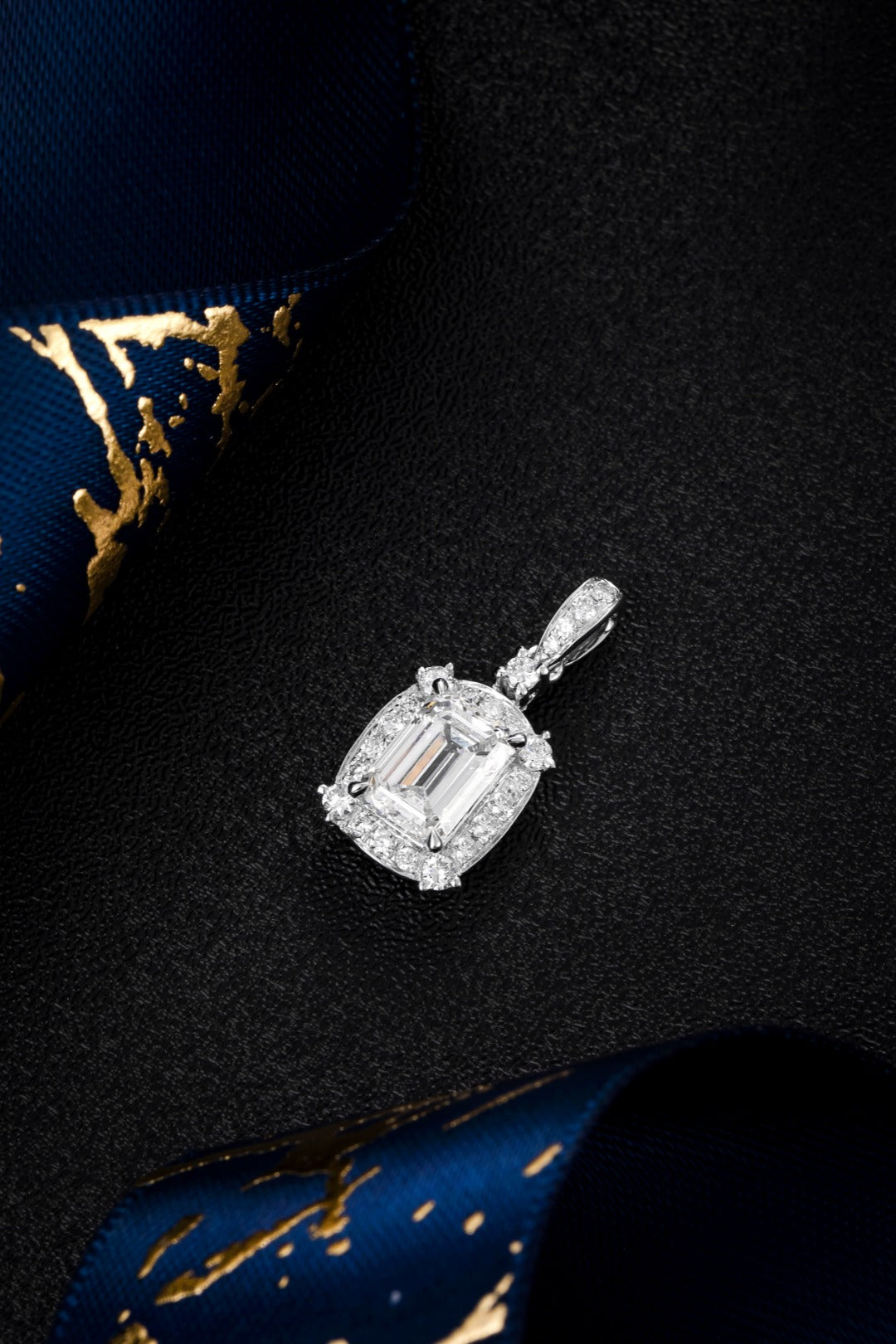 Serwa Jewellery | Refined Aura – PT900 Lab-Grown Diamond Pendant