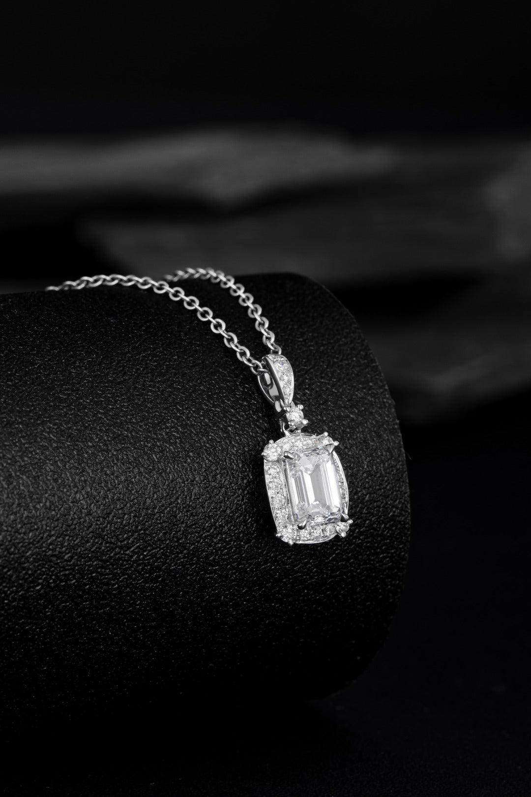 Serwa Jewellery | Refined Aura – PT900 Lab-Grown Diamond Pendant