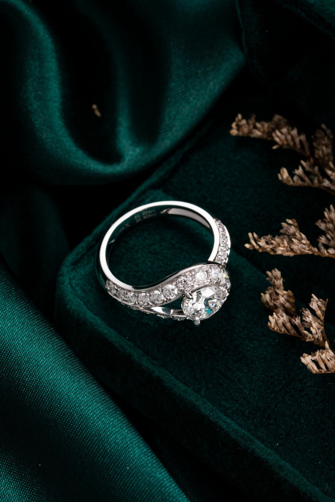 Serwa Jewellery | Serpentine Halo – PT900 Lab-Grown Diamond Ring