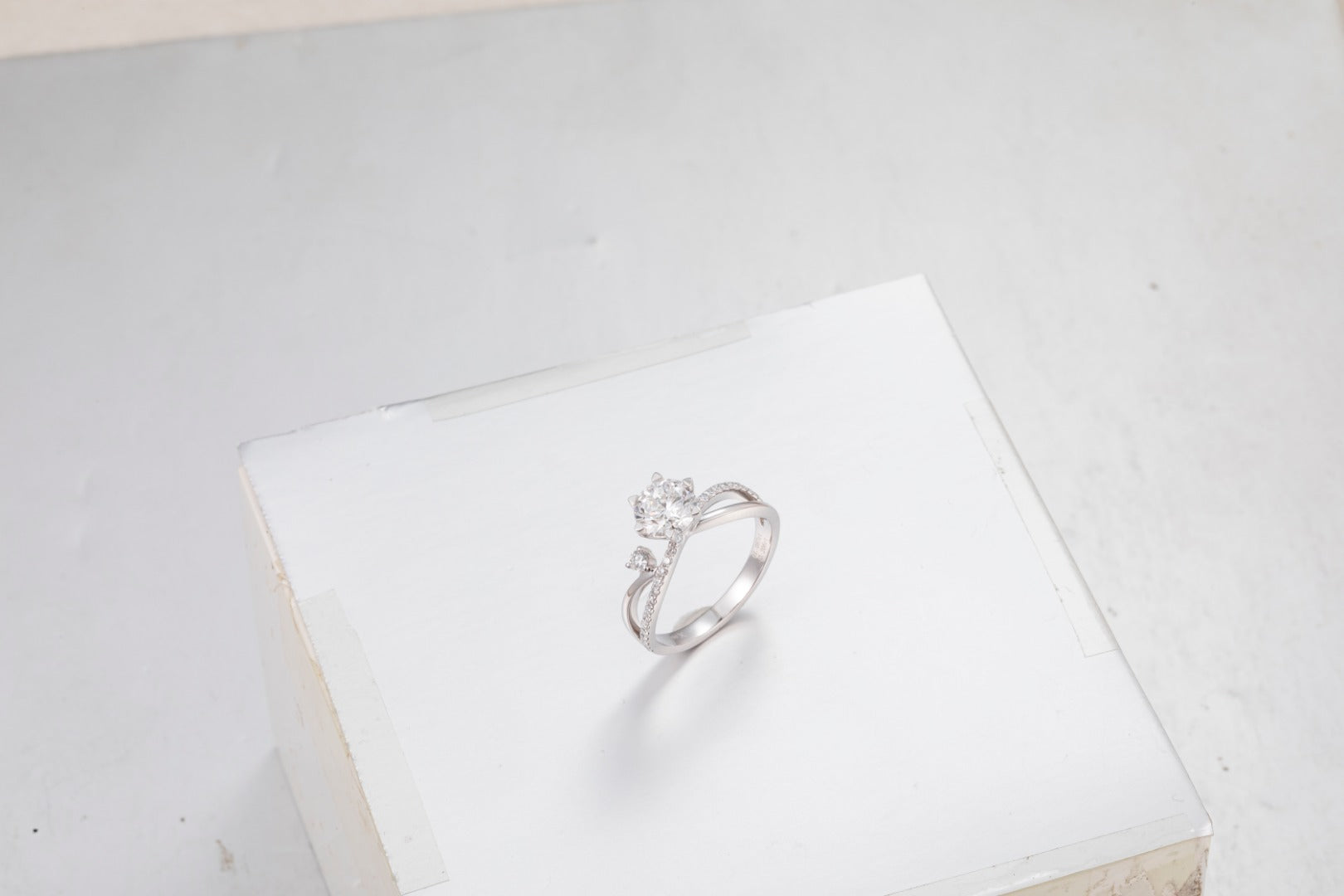 Serwa Jewellery | Gentle Interlace – PT900 Lab-Grown Diamond Ring