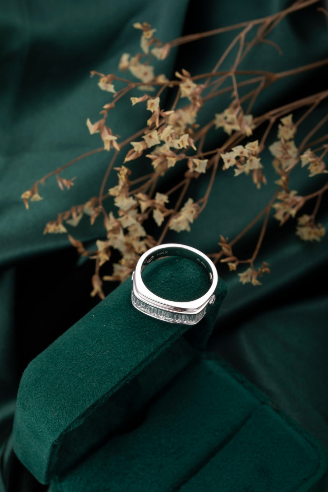 Serwa Jewellery | Linear Brilliance – PT900 Lab-Grown Diamond Band Ring