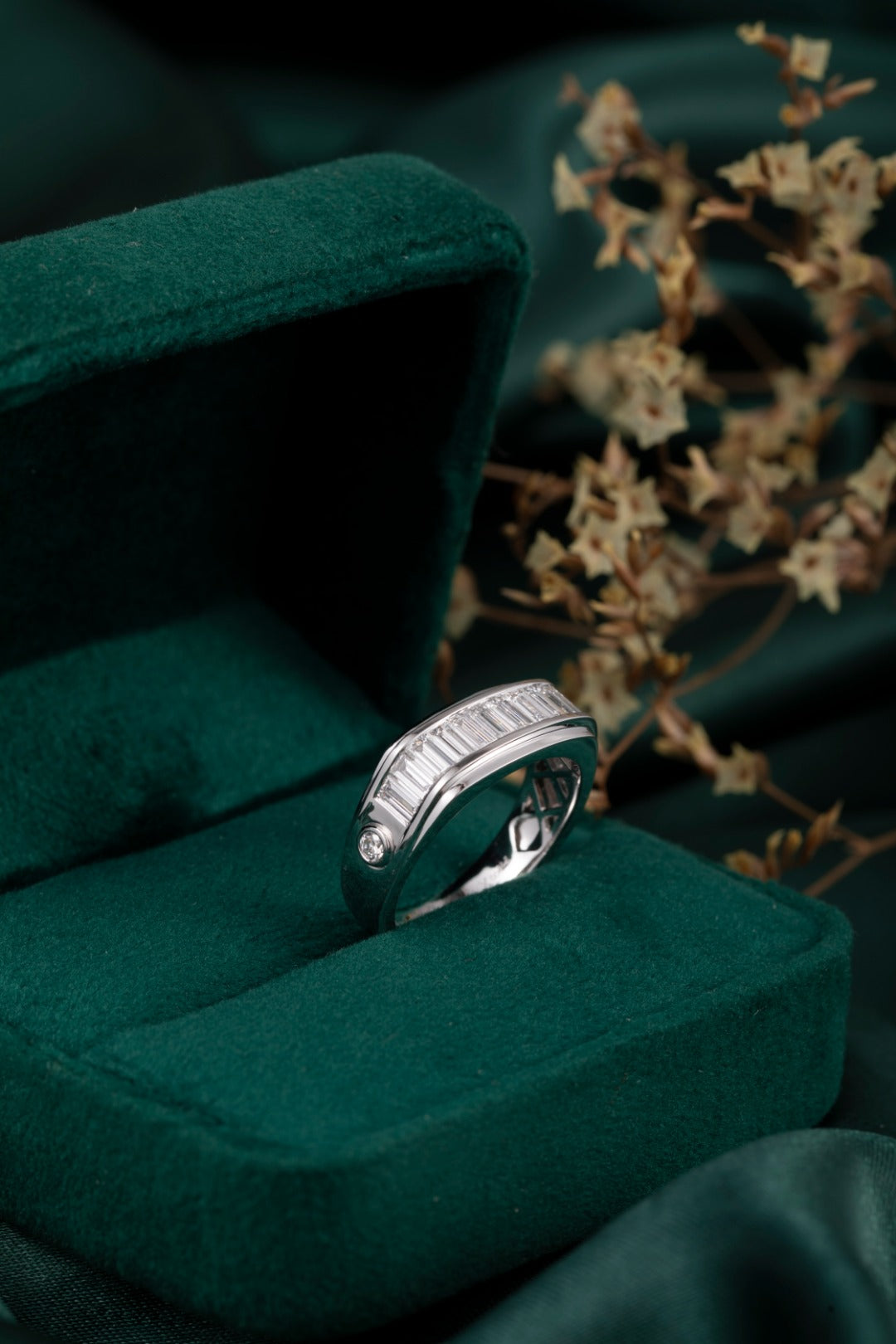 Serwa Jewellery | Linear Brilliance – PT900 Lab-Grown Diamond Band Ring