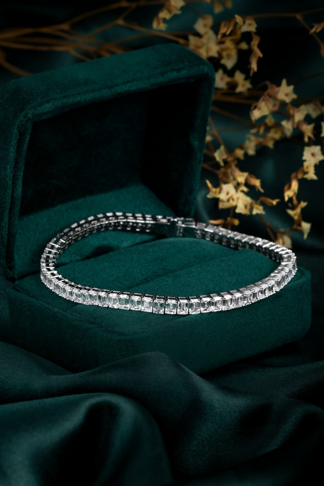 Serwa Jewellery | Linear Radiance – 18K Gold Lab-Grown Diamond Bracelet