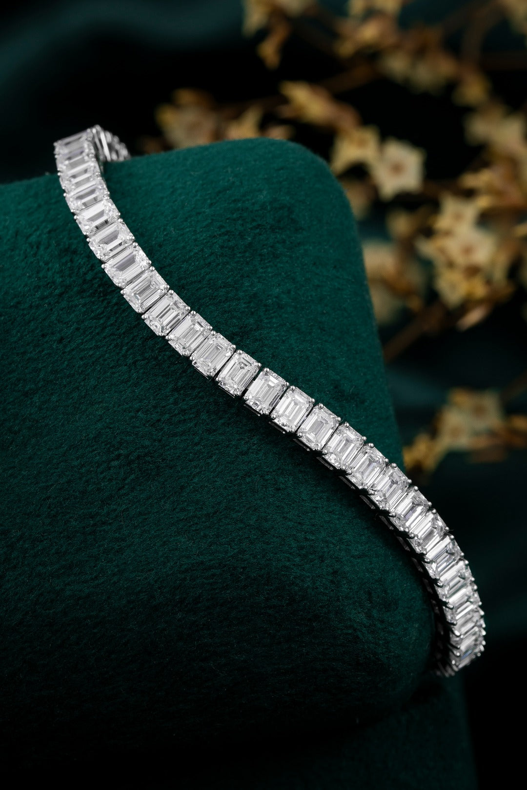 Serwa Jewellery | Linear Radiance – 18K Gold Lab-Grown Diamond Bracelet