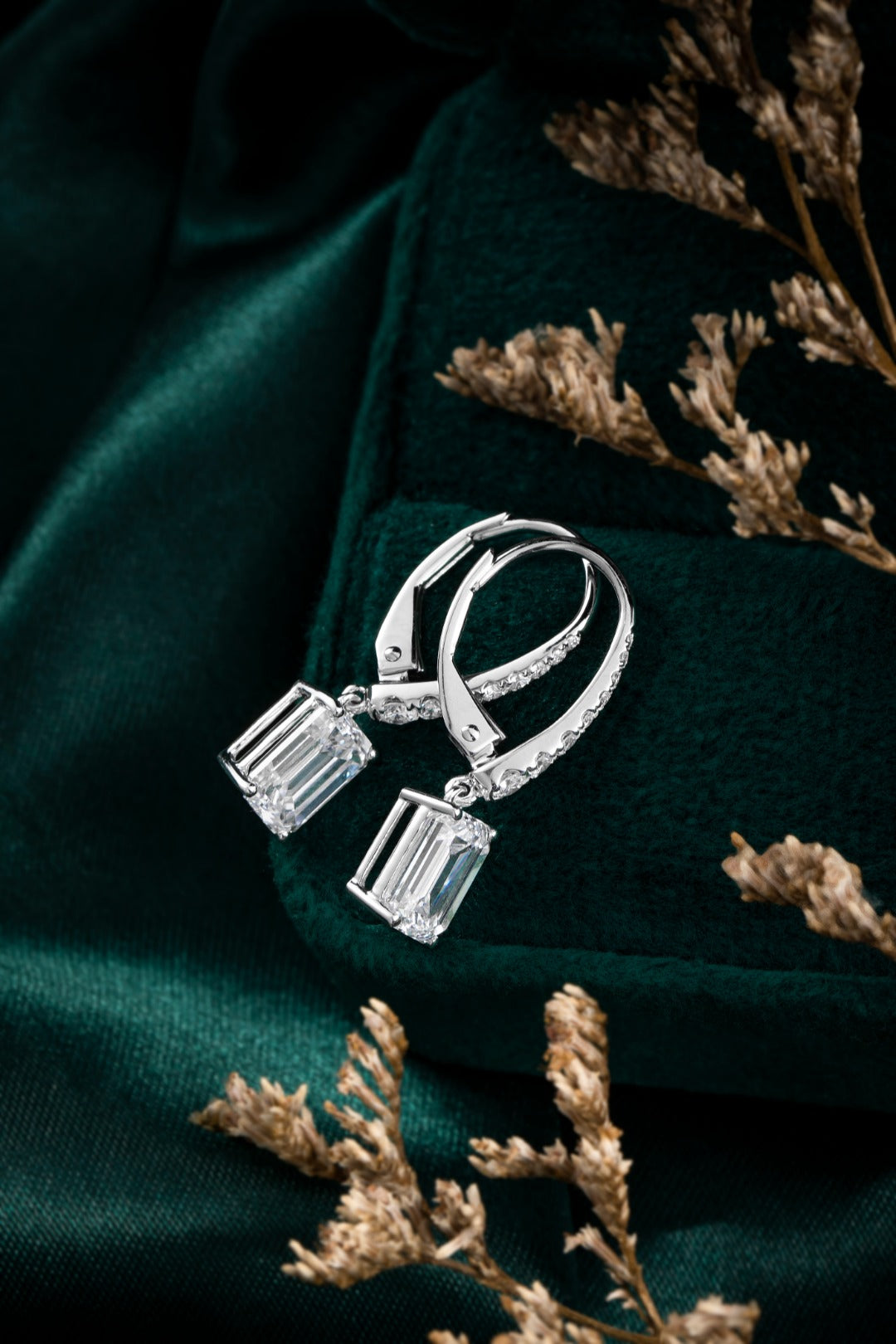 Serwa Jewellery | Emerald Light – 14K Gold Lab-Grown Diamond Earrings