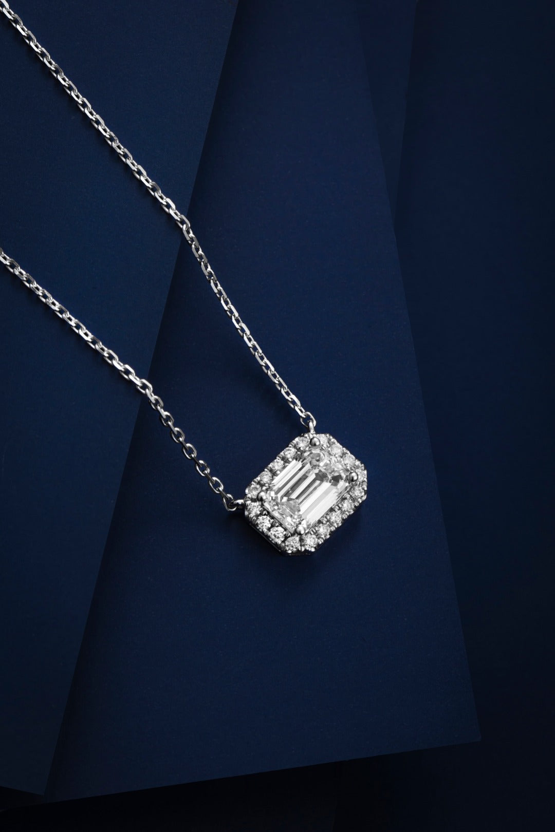 Serwa Jewellery | Emerald Halo – PT900 Lab-Grown Diamond Necklace
