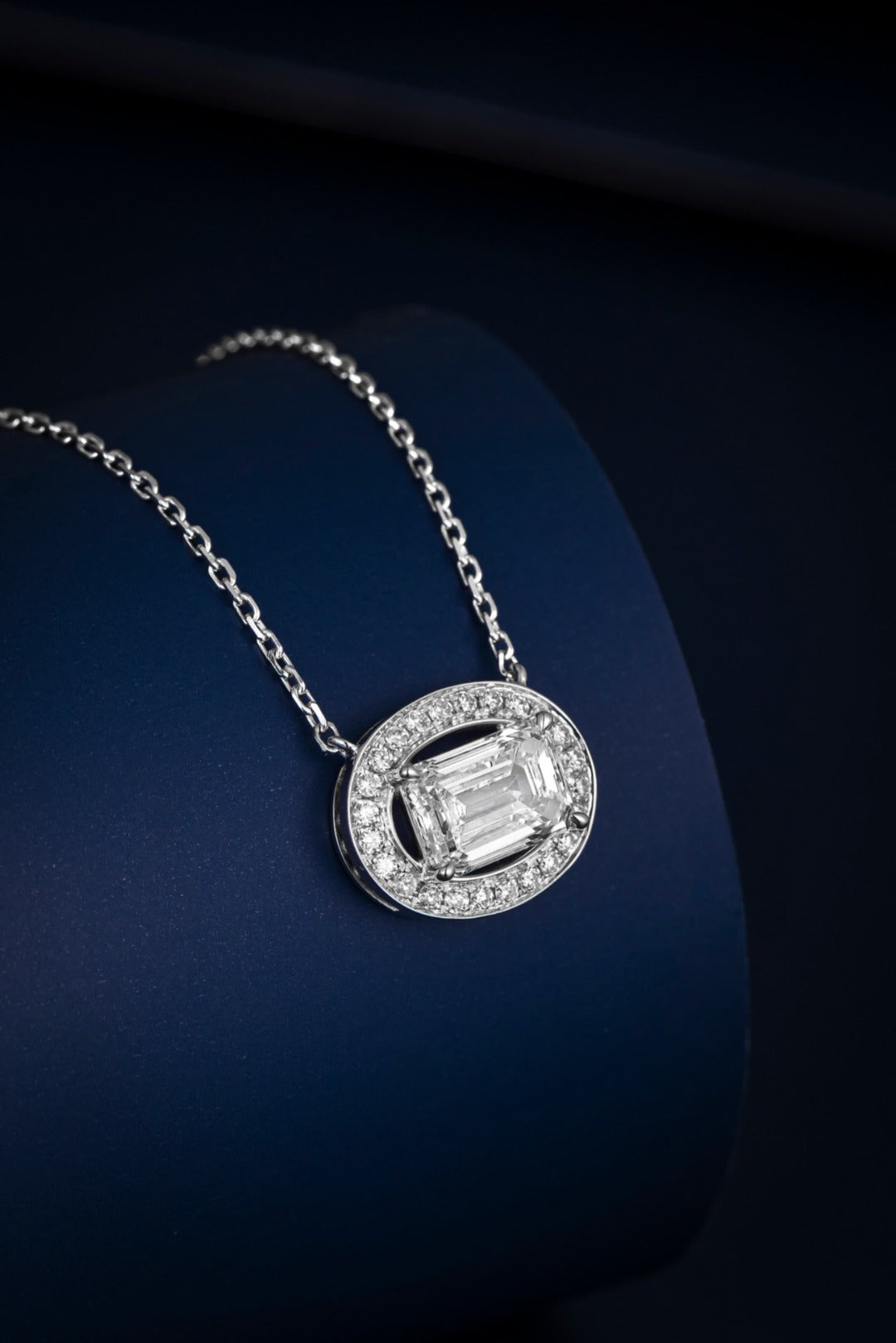 Serwa Jewellery | Emerald Halo – PT900 Lab-Grown Diamond Necklace