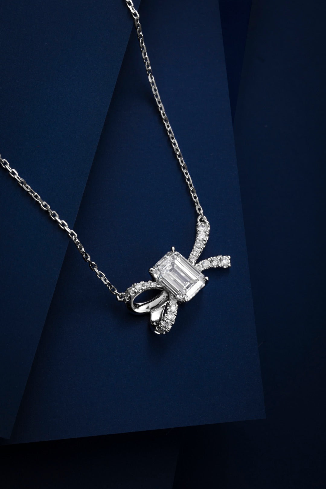 Serwa Jewellery | Emerald Ribbon – PT900 Lab-Grown Diamond Necklace