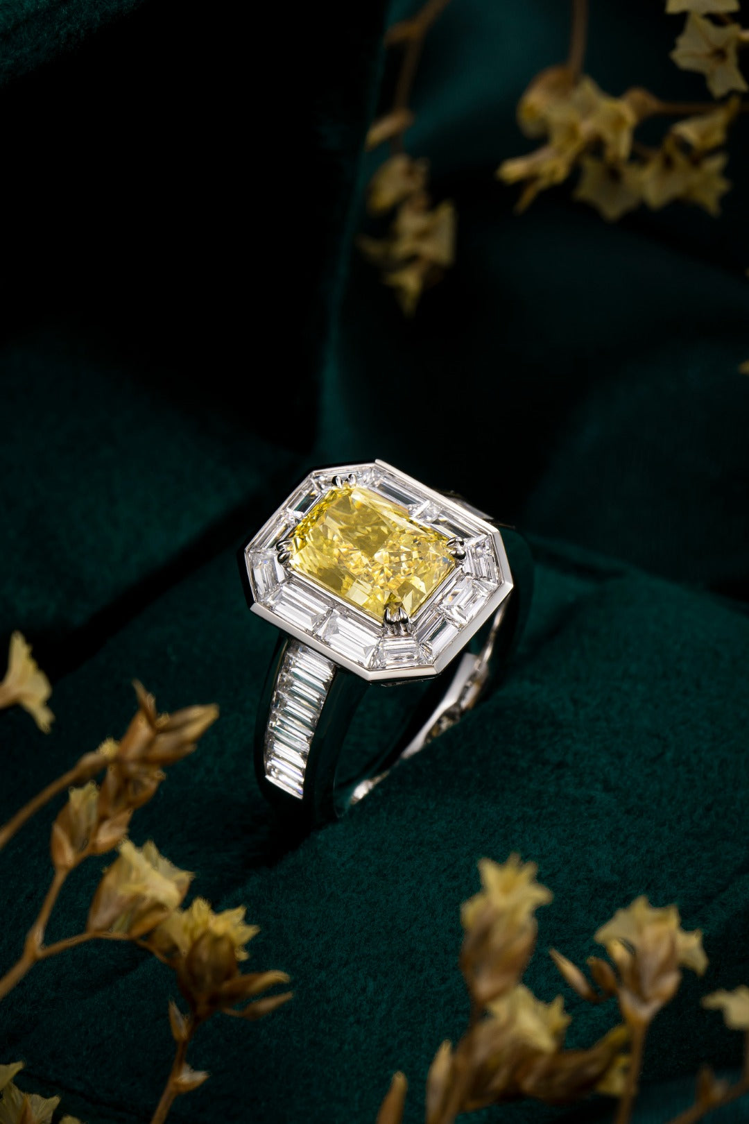 Serwa Jewellery | Golden Frame – PT900 Lab-Grown Yellow Diamond Ring
