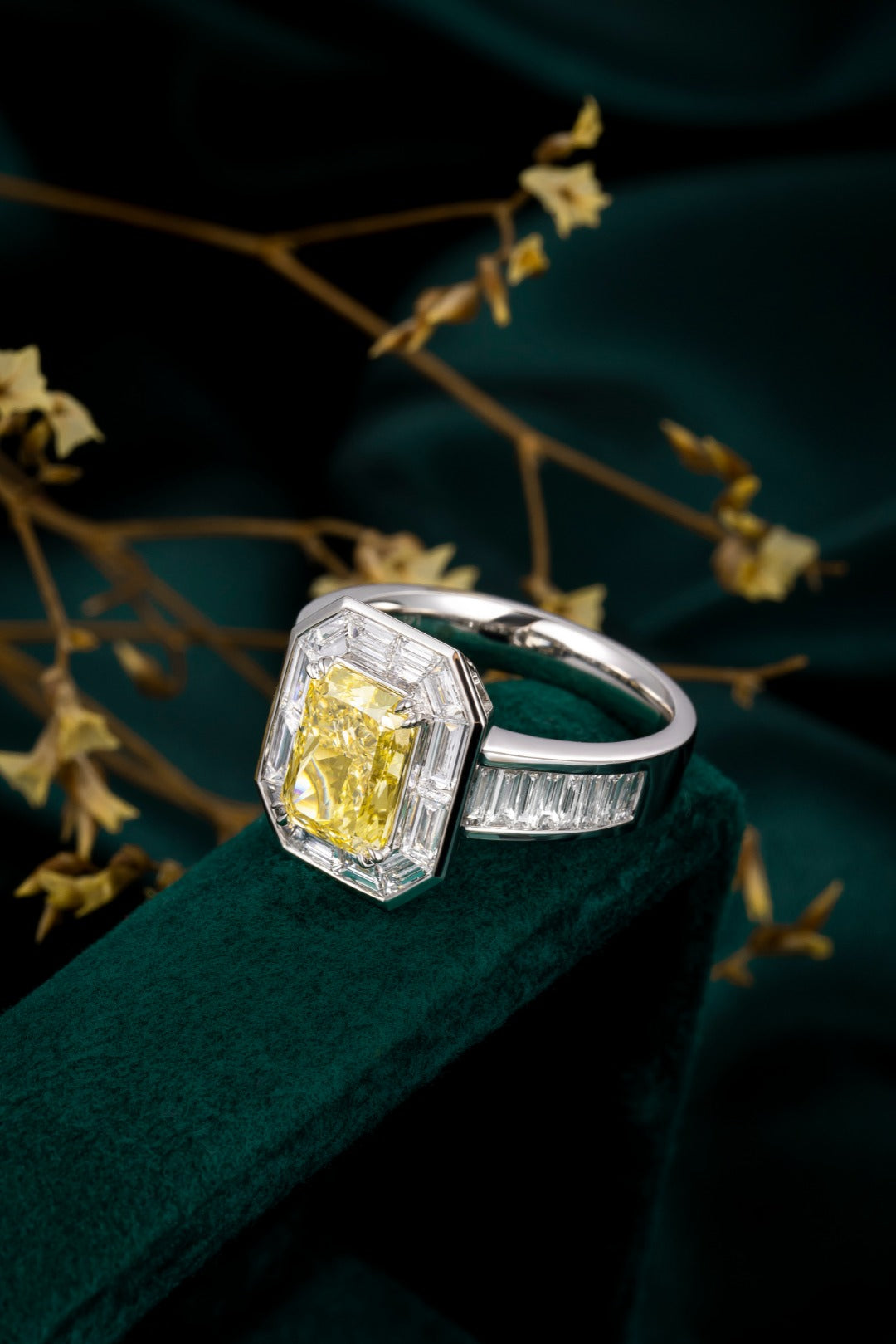 Serwa Jewellery | Golden Frame – PT900 Lab-Grown Yellow Diamond Ring