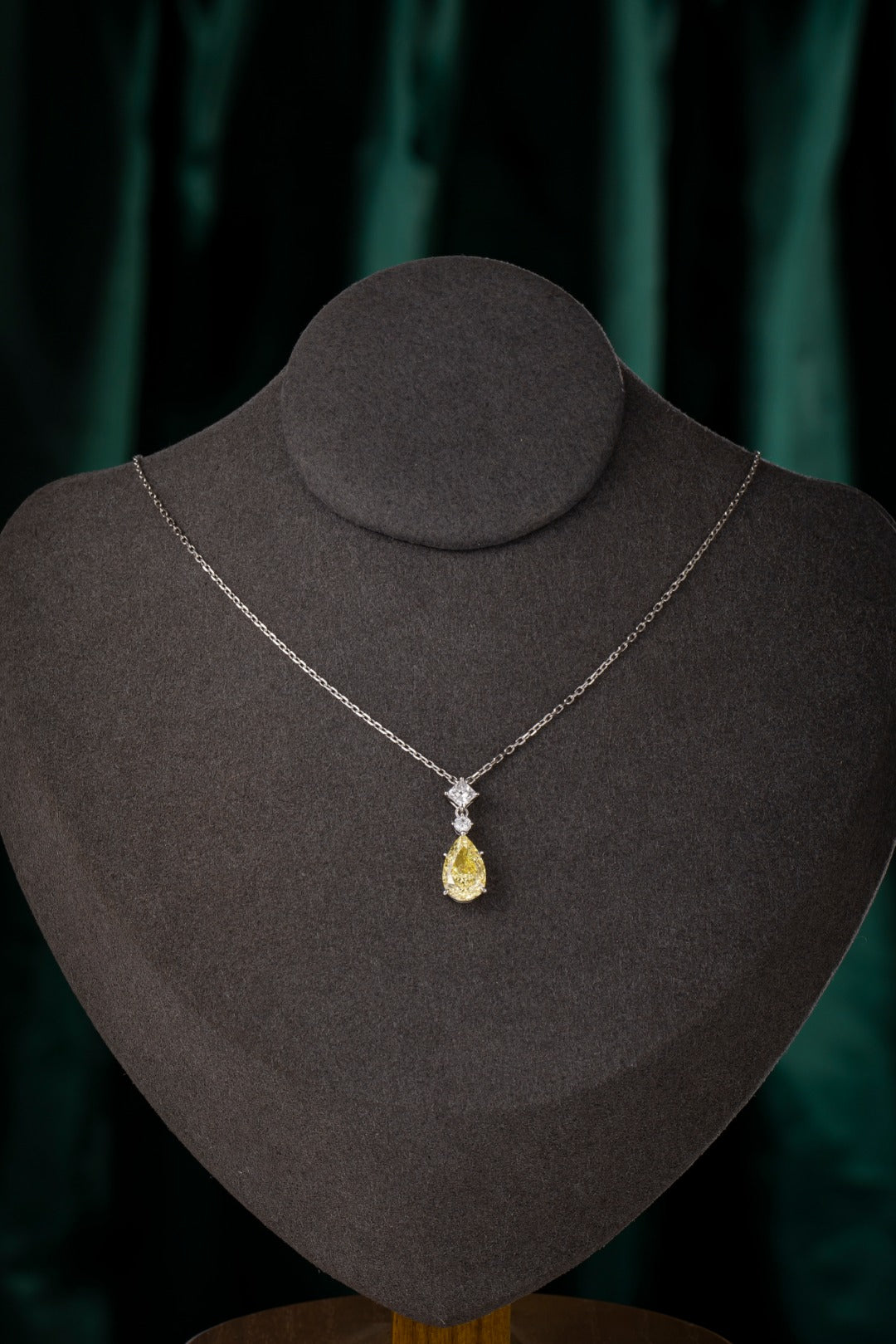 Serwa Jewellery | Golden Drop – PT950 Lab-Grown Yellow Diamond Necklace