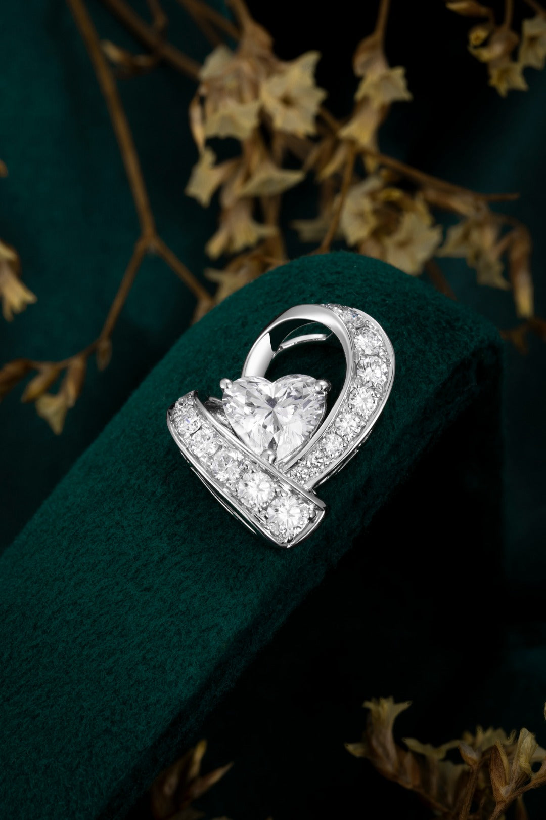 Serwa Jewellery | Embrace Light – PT900 Lab-Grown Diamond Pendant