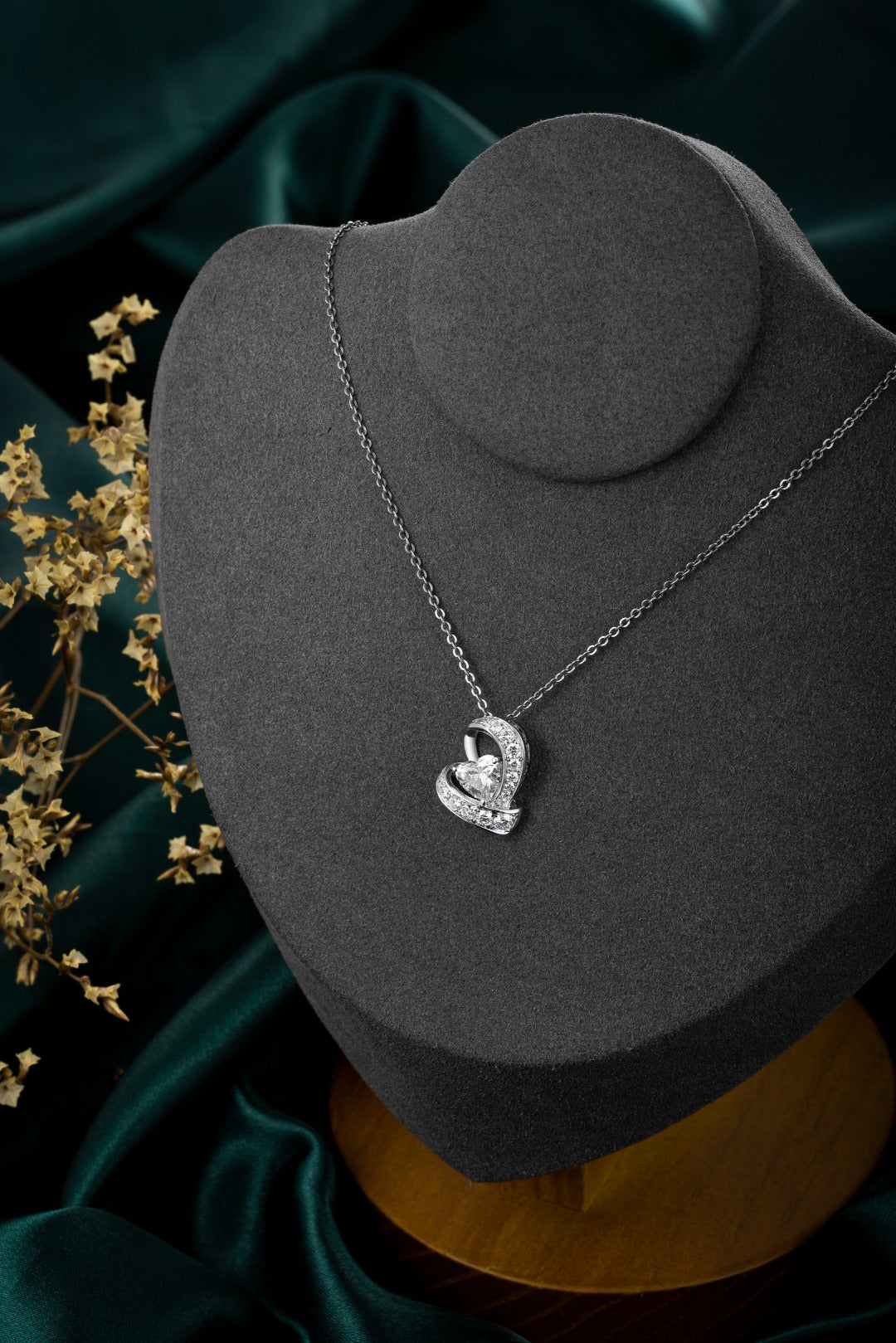 Serwa Jewellery | Embrace Light – PT900 Lab-Grown Diamond Pendant
