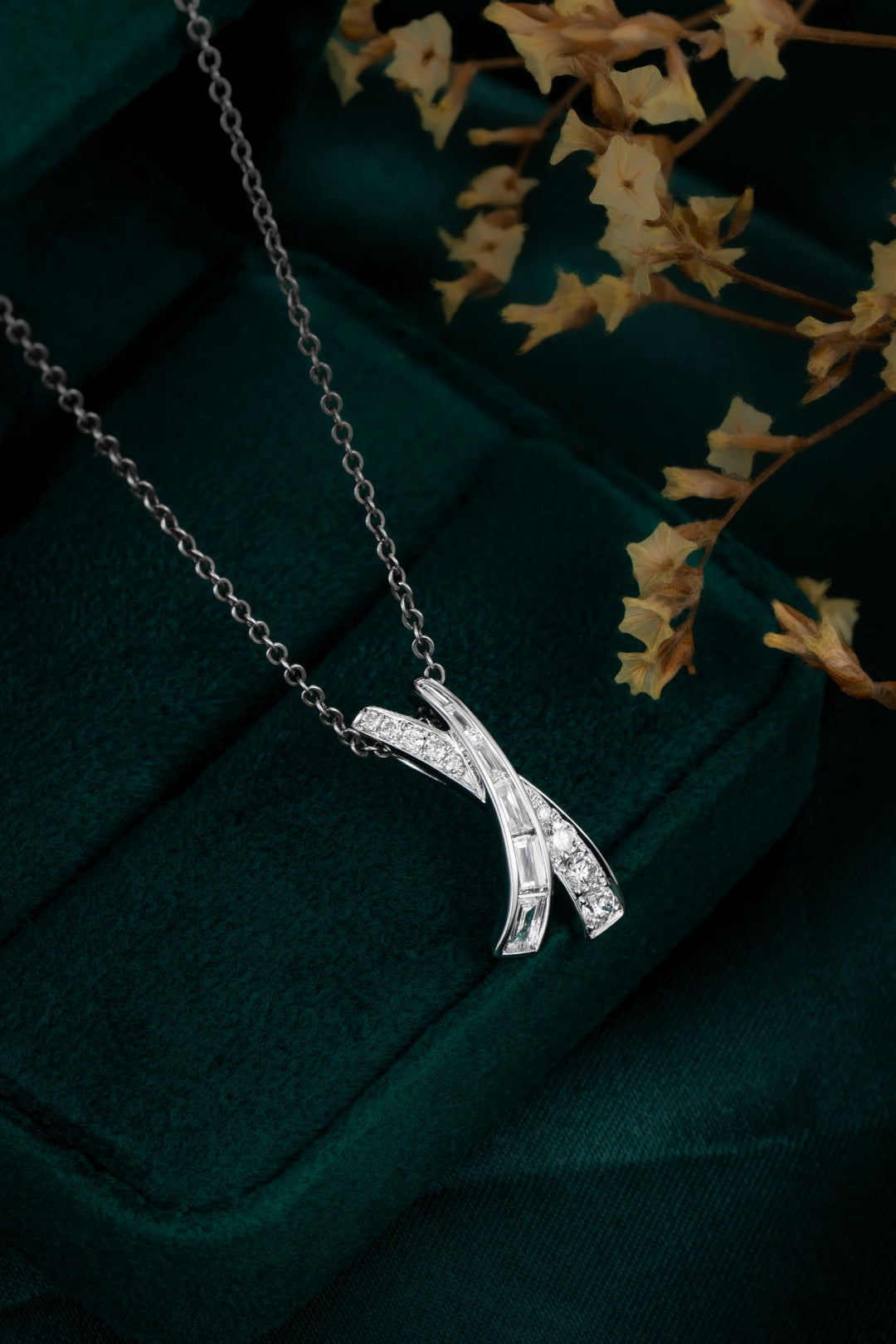 Serwa Jewellery | Parallel Grace – 14K Lab-Grown Diamond Pendant