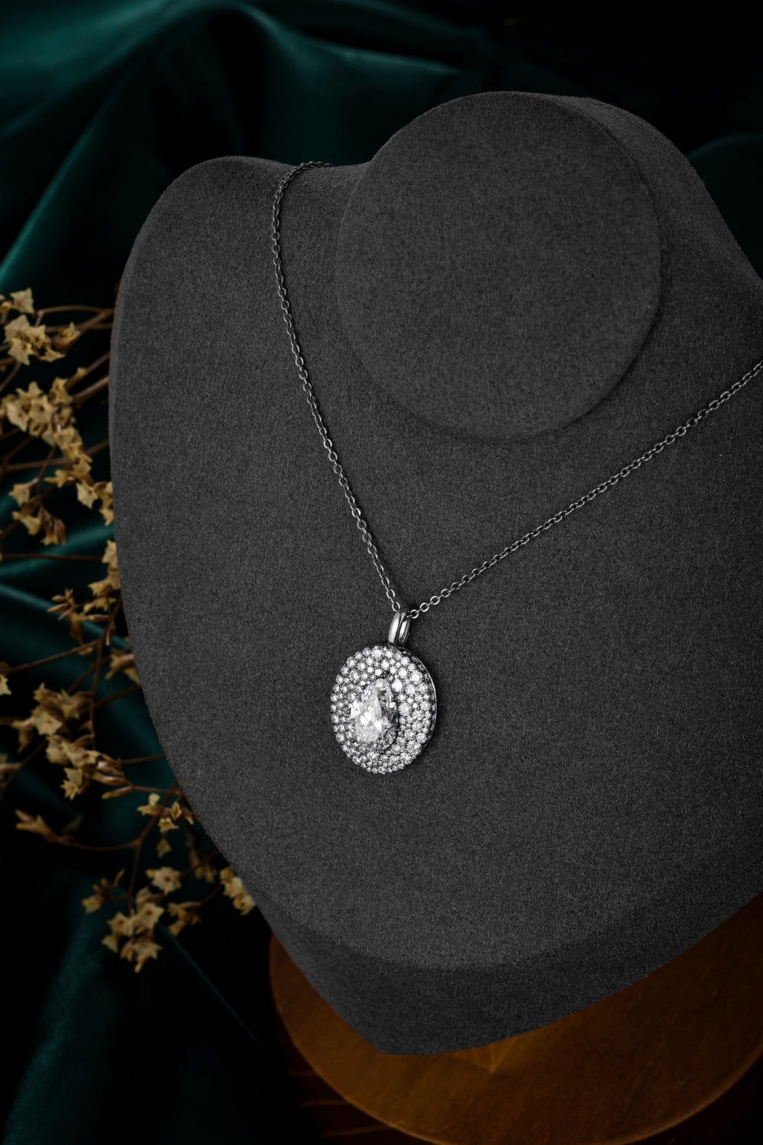 Serwa Jewellery | Halo Grandeur – PT900 Lab-Grown Diamond Pendant