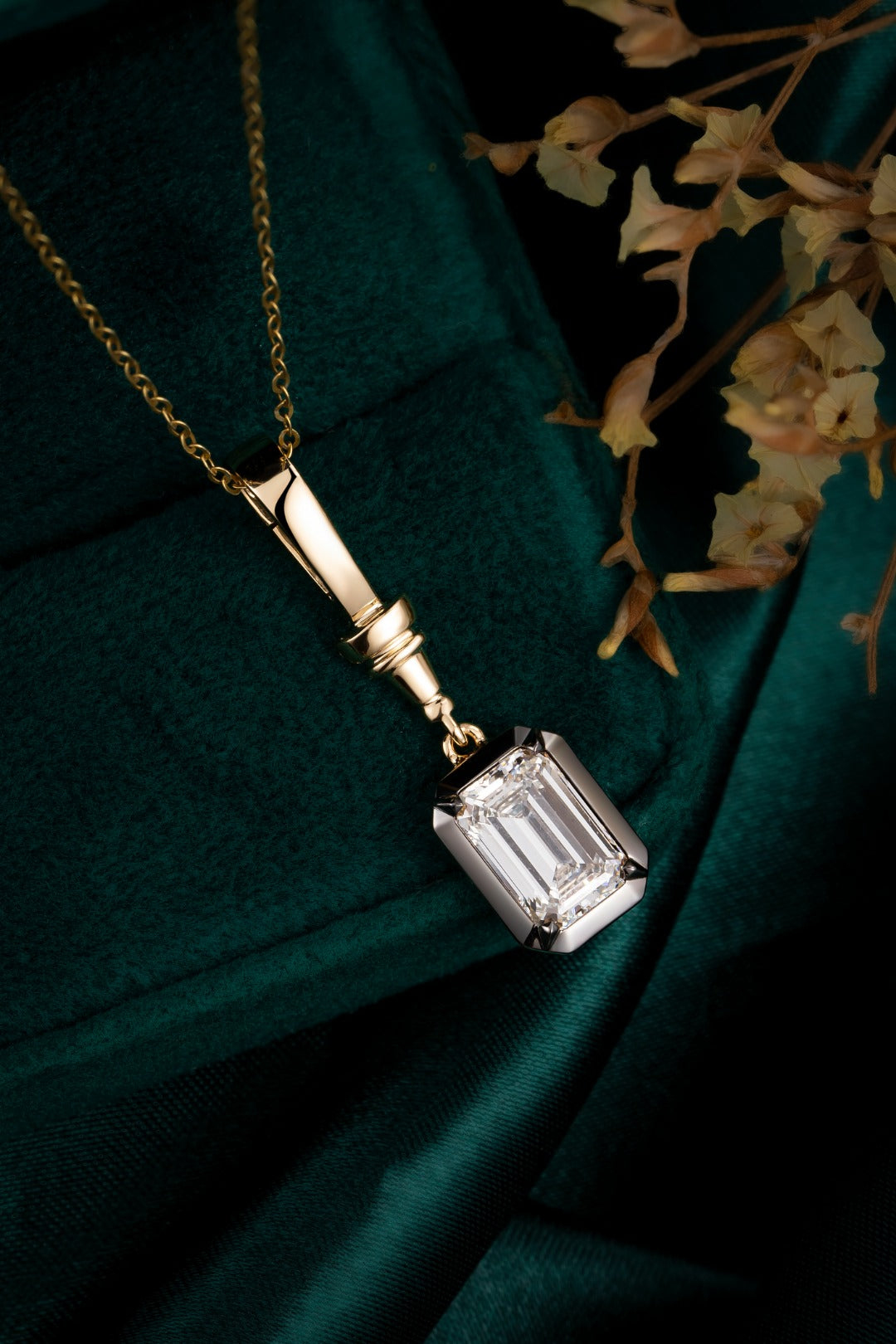 Serwa Jewellery | Emerald Poise – 14K Lab-Grown Diamond Pendant
