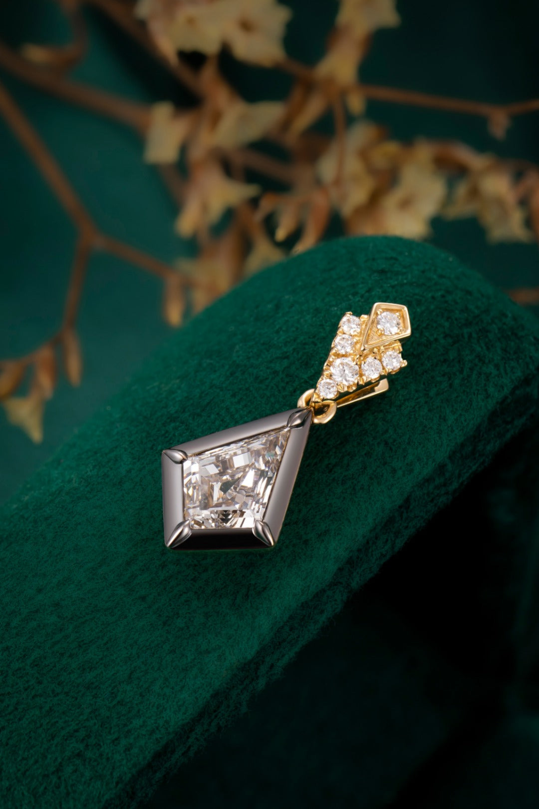 Serwa Jewellery | Geometric Grace – 14K Lab-Grown Diamond Pendant