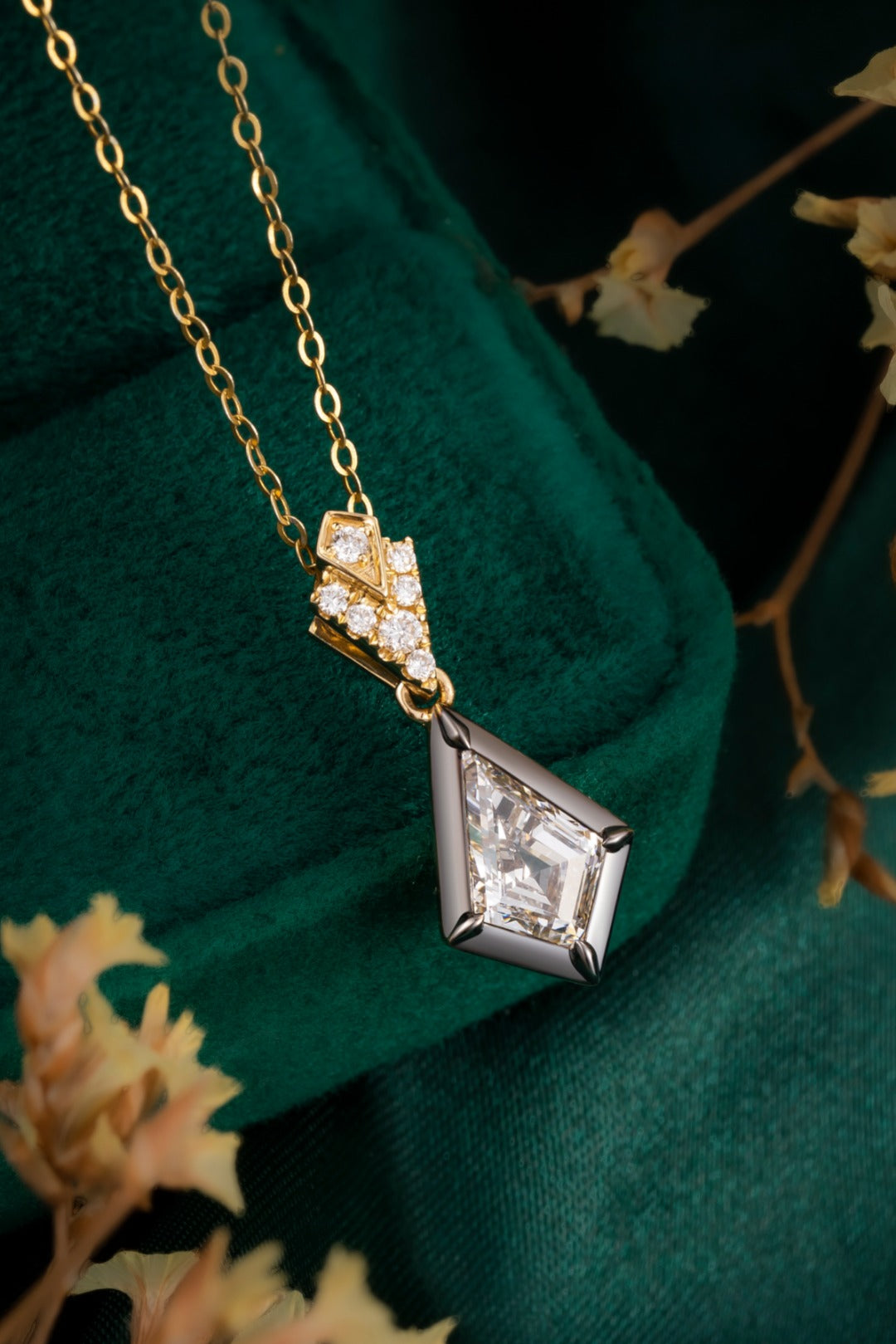 Serwa Jewellery | Geometric Grace – 14K Lab-Grown Diamond Pendant