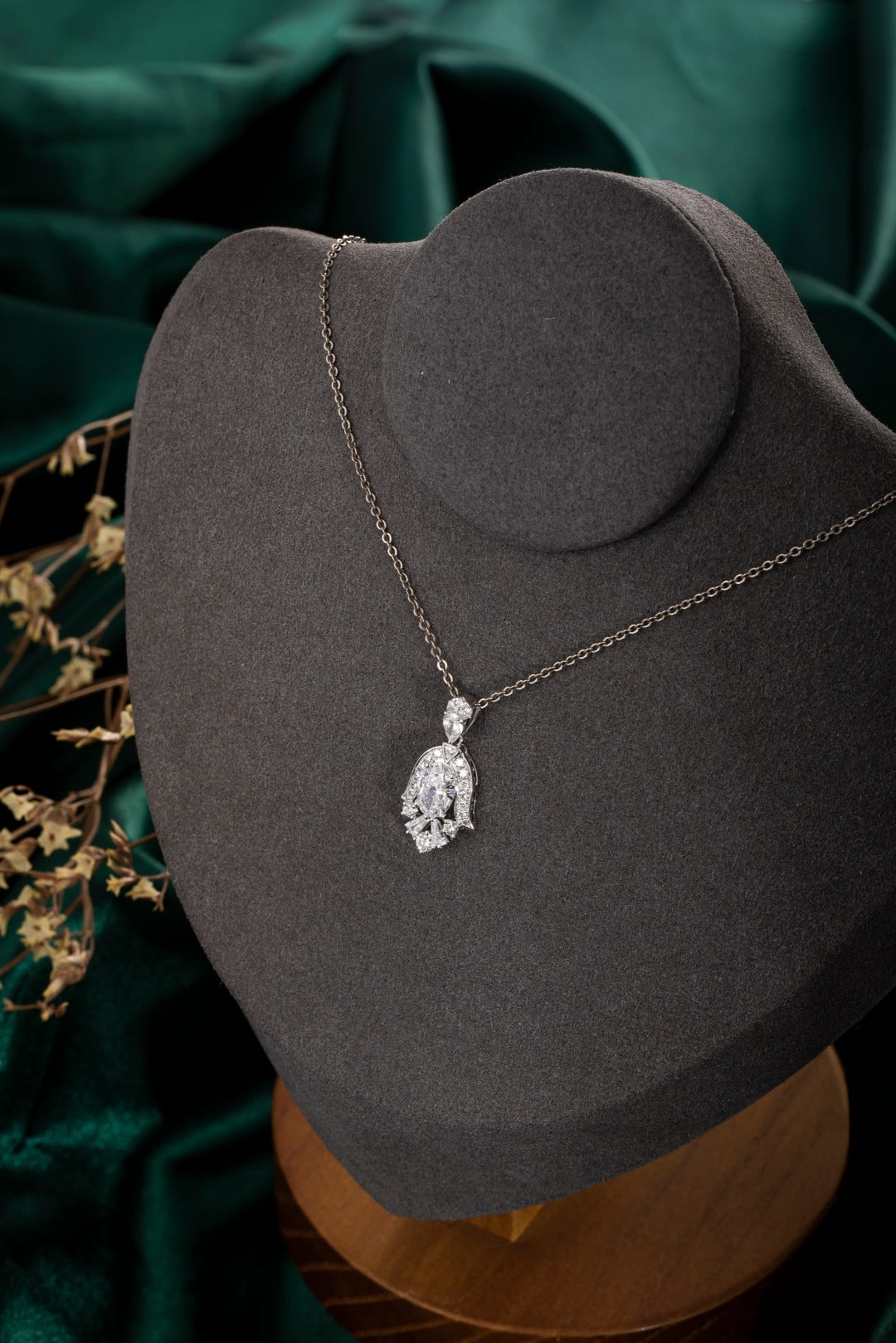 Serwa Jewellery | Regal Crest – PT900 Lab-Grown Diamond Pendant