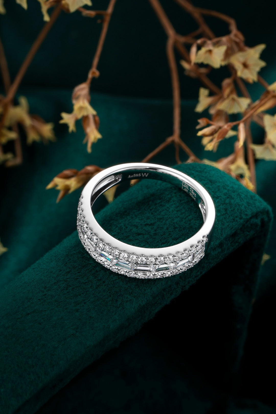 Serwa Jewellery | Refined Baguette Row – 14K Lab-Grown Diamond Ring