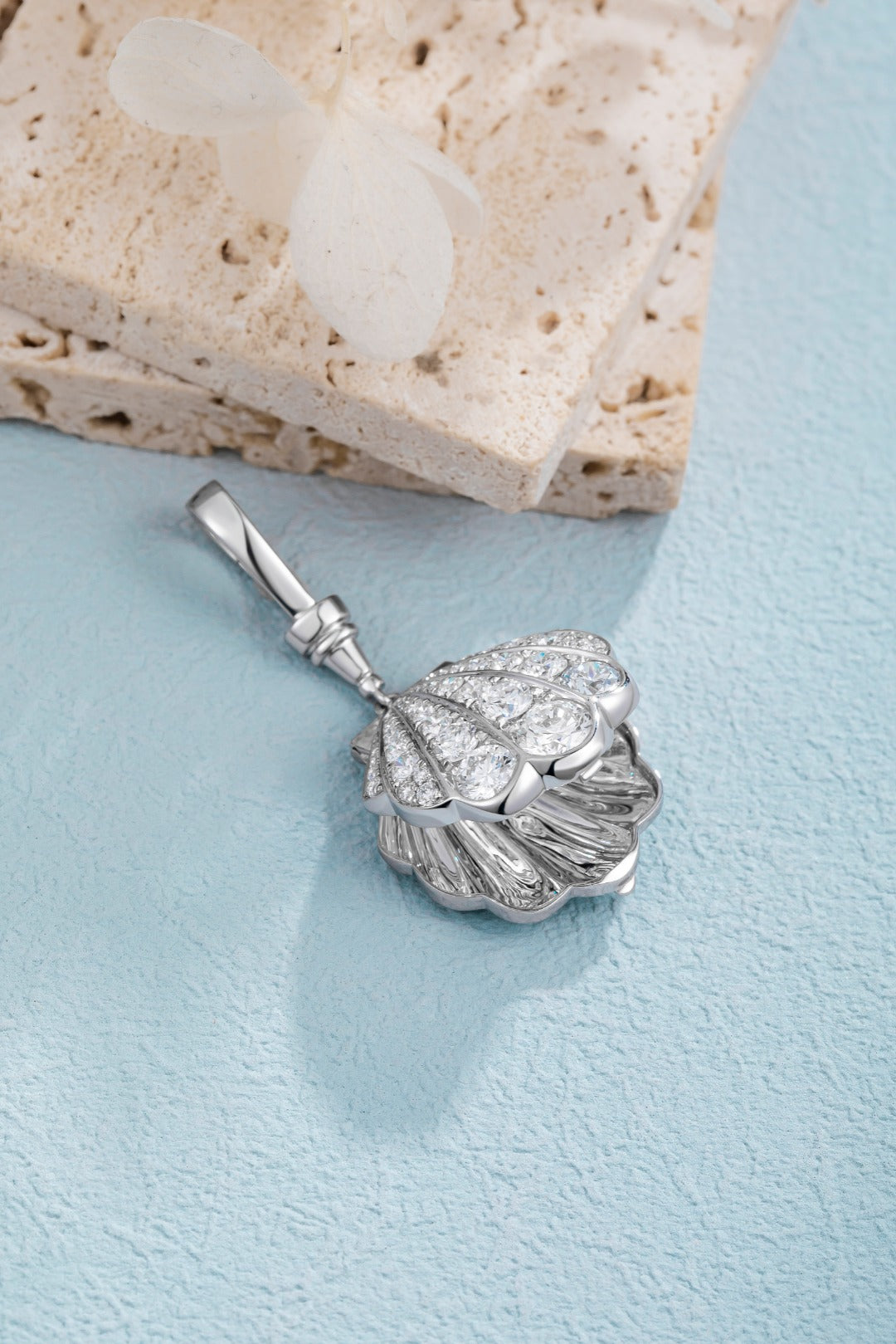 Serwa Jewellery | Luminous Shell – 14K Lab-Grown Diamond Pendant